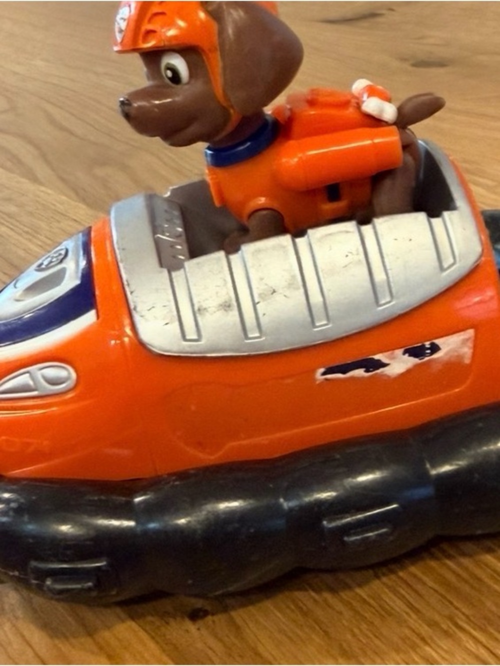 PAW Patrol Zuma’s Hovercraft Toy Vehicle with Collectible Zuma Figure